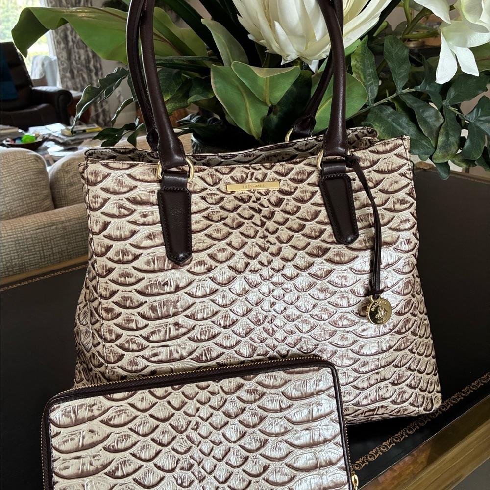 Brahmin vintage “Joan Tote Set” w/matching Skyler in “Pearl Dogwood“ EUC
